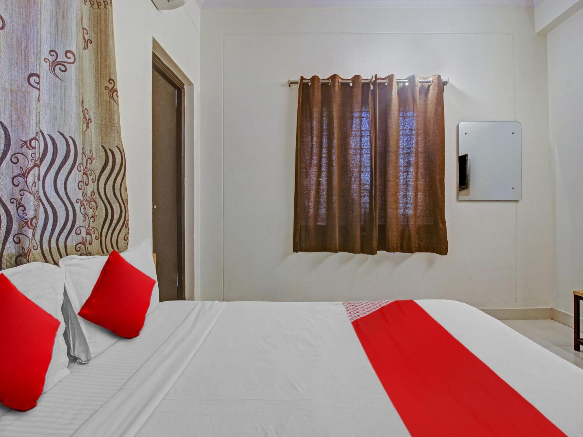 Hotel O Svr Silver Key Lingampalli Eksteriør bilde